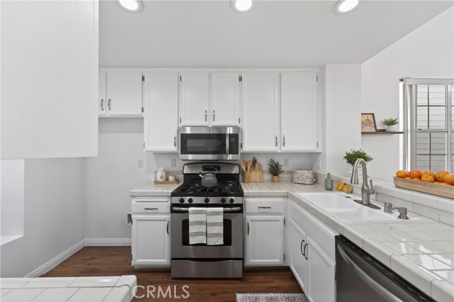 Detail Gallery Image 17 of 43 For 3740 S Bear, Santa Ana,  CA 92704 - 2 Beds | 2 Baths