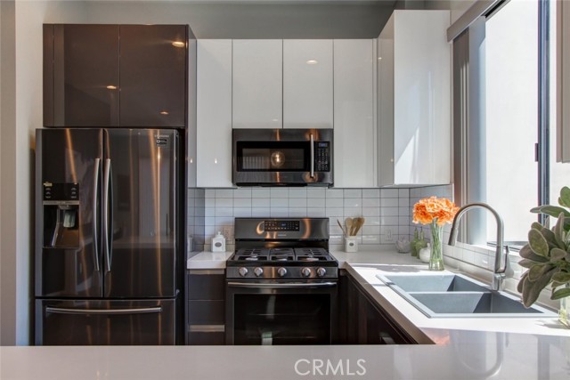 Detail Gallery Image 13 of 17 For 330 Street Salem #204,  Glendale,  CA 91203 - 3 Beds | 2/1 Baths