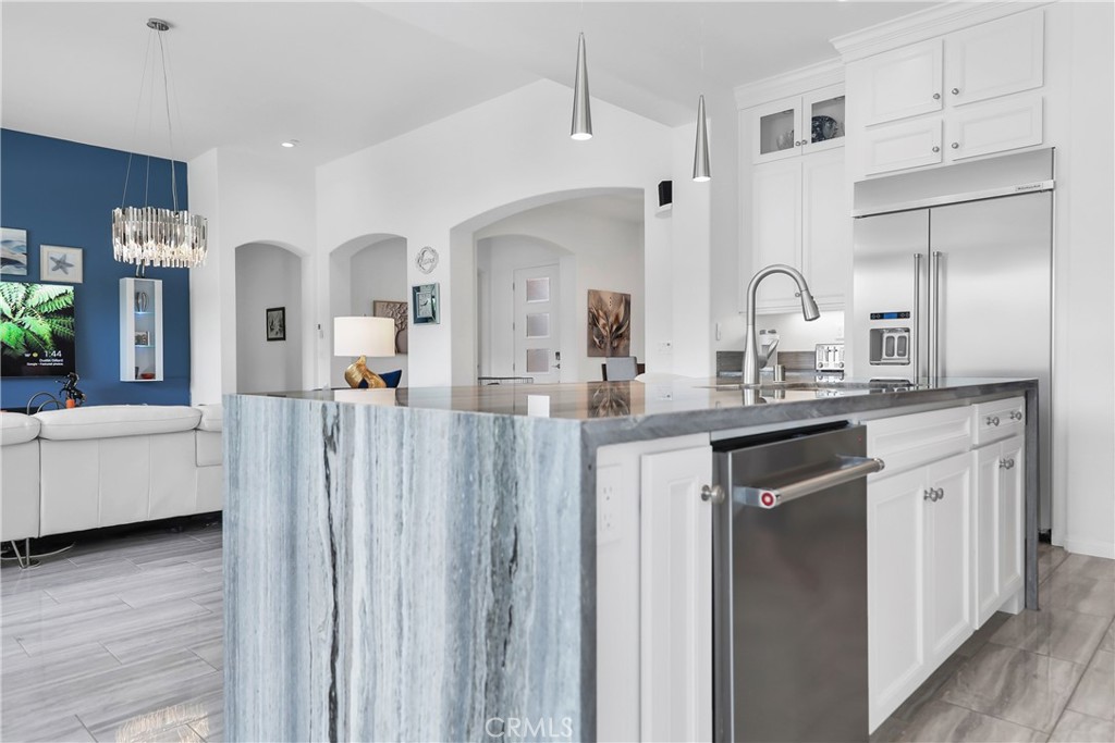 MLS #OC25201228 image #5