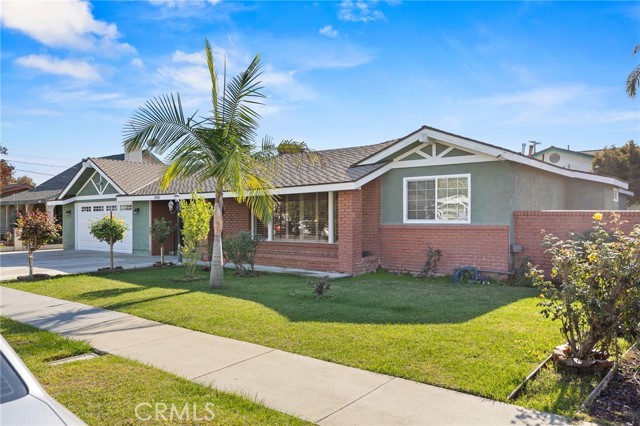 Detail Gallery Image 4 of 38 For 8558 11th, Downey,  CA 90241 - 4 Beds | 3/1 Baths