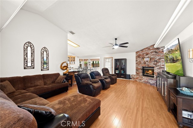 12710 Yorkshire Drive, Apple Valley CA: https://media.crmls.org/medias/14985e73-c76c-4570-a1ad-5da42545f68a.jpg