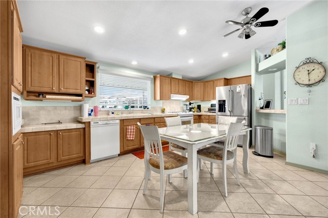 Detail Gallery Image 6 of 35 For 235 S Beach Bld #132,  Anaheim,  CA 92804 - 3 Beds | 2 Baths