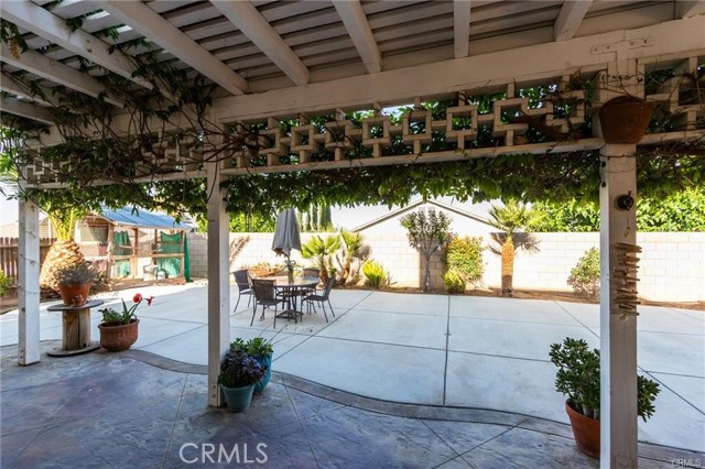 8961 Newcastle Avenue, Hesperia CA: https://media.crmls.org/medias/1498a5d2-3b6b-4df2-9796-4810e4a451d8.jpg
