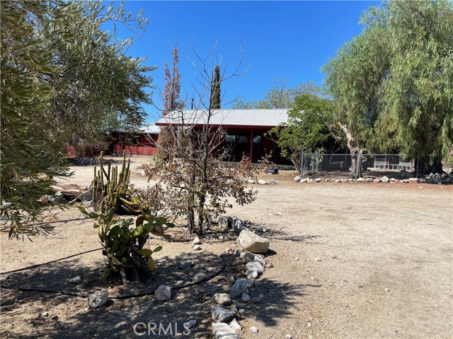 Detail Gallery Image 3 of 24 For 9260 Lanning Ln, Morongo Valley,  CA 92256 - 2 Beds | 1 Baths