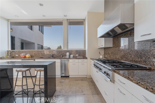 Detail Gallery Image 18 of 27 For 1436 Summitridge Dr, Beverly Hills,  CA 90210 - 4 Beds | 5/1 Baths