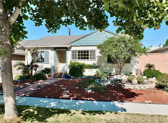 4306 Hackett Avenue, Lakewood CA: https://media.crmls.org/medias/149bf8e7-ab6f-48fb-a71d-50991d4de480.jpg