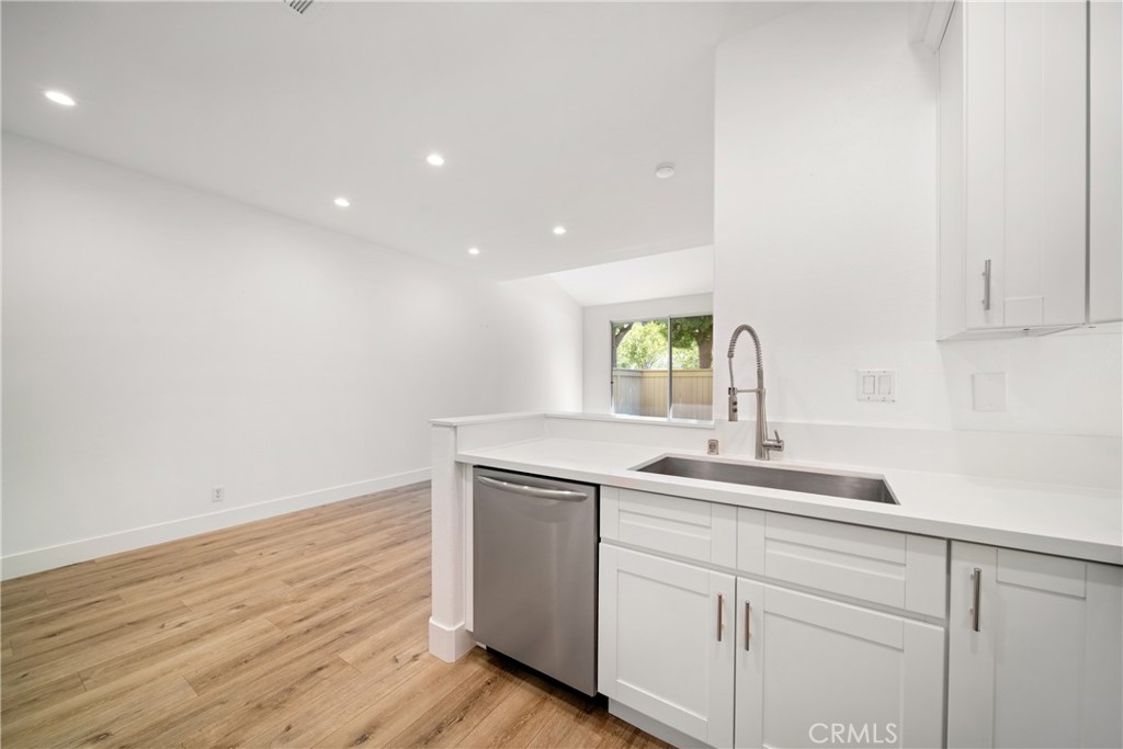 MLS #OC25160975 image #9