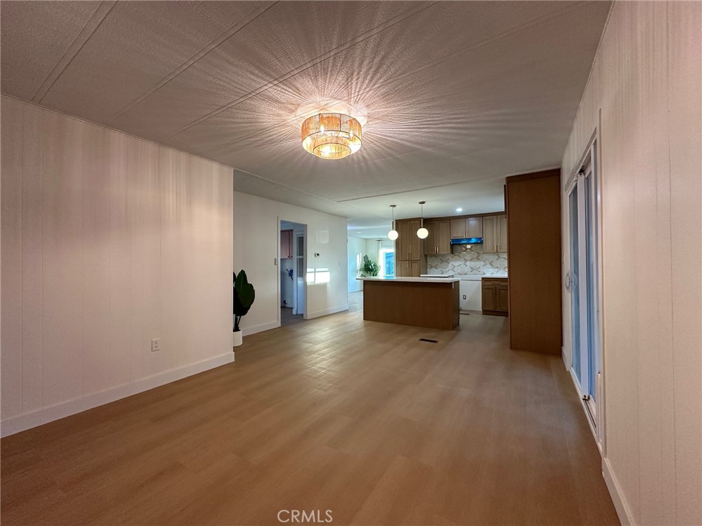 https://media.crmls.org/medias/149c8642-469a-41be-9048-9f9739cc89fe.jpg?preset=X-Large