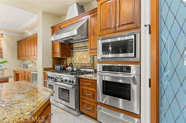 Detail Gallery Image 24 of 68 For 22928 San Joaquin, Canyon Lake,  CA 92587 - 4 Beds | 4/2 Baths