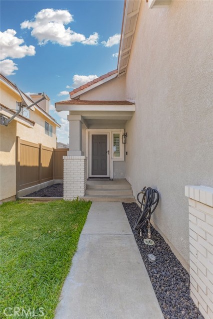 Detail Gallery Image 4 of 59 For 823 Pathfinder Way, Corona,  CA 92878 - 3 Beds | 2/1 Baths
