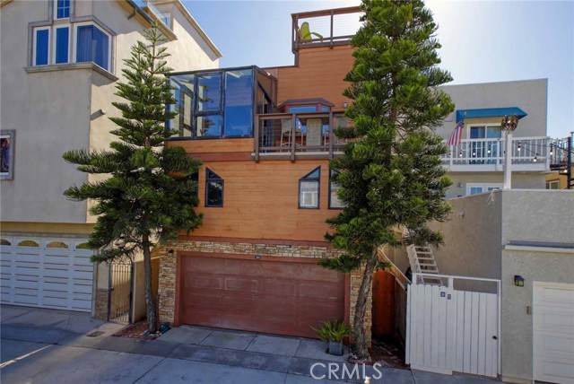 Detail Gallery Image 3 of 35 For 6 B Surfside, Surfside,  CA 90743 - 4 Beds | 3/1 Baths