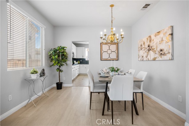 12337 Columbia Lane, Eastvale CA: https://media.crmls.org/medias/149d4d54-a33c-4a82-8b23-6c6590976bcc.jpg