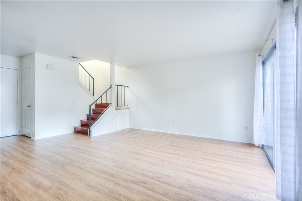 MLS #WS25276724 image #8