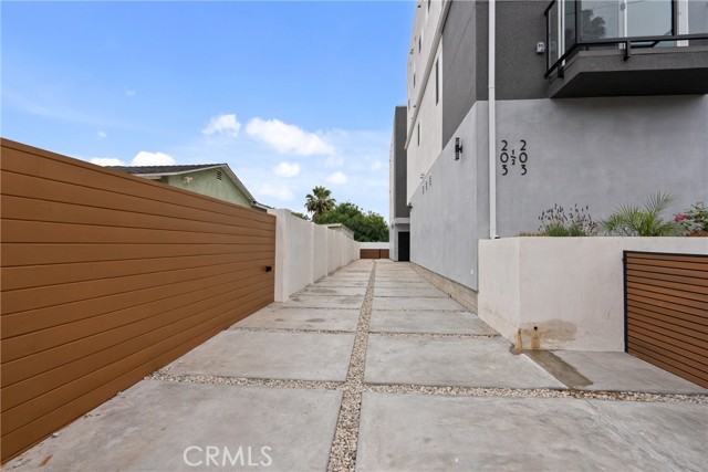 201 S Westlake Ave, Los Angeles CA: https://media.crmls.org/medias/149f7c7f-0da2-4889-a21e-81b6ec0ebf21.jpg
