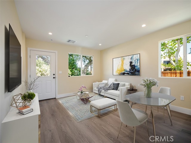 Detail Gallery Image 5 of 19 For 24743 Valley St #1,  Newhall,  CA 91321 - 3 Beds | 2/1 Baths