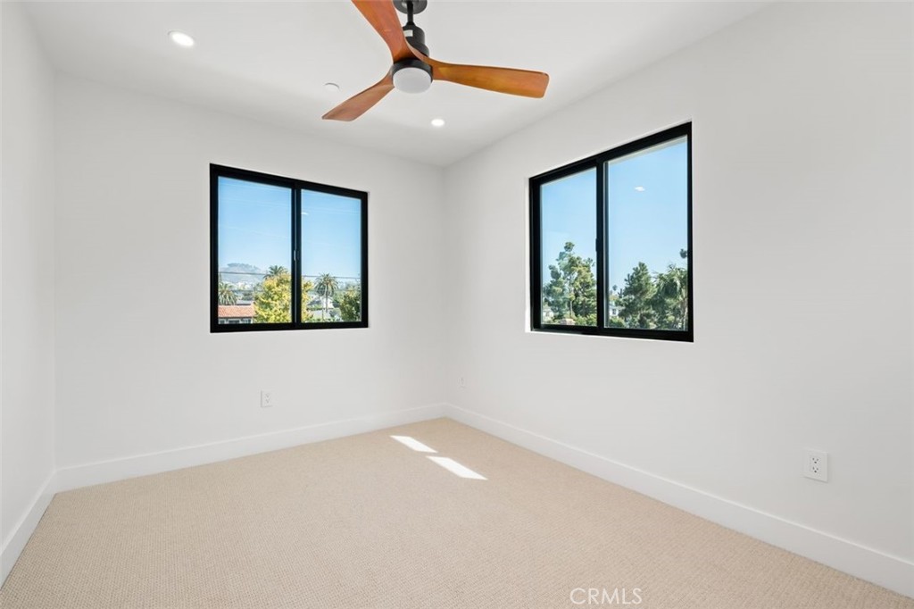 MLS #OC25253150 image #28