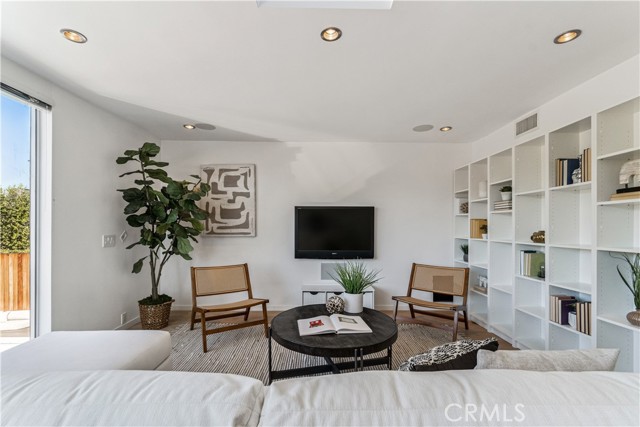 Detail Gallery Image 16 of 31 For 1619 Tower Grove, Beverly Hills,  CA 90210 - 4 Beds | 4/2 Baths