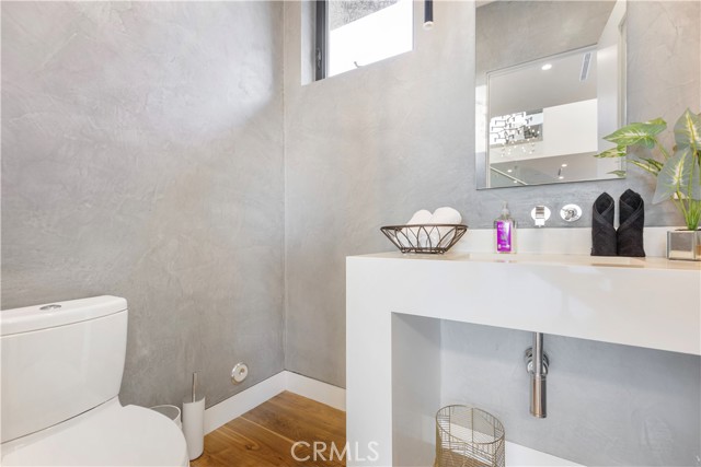 Detail Gallery Image 34 of 47 For 18296 Karen Dr, Tarzana,  CA 91356 - 5 Beds | 6 Baths