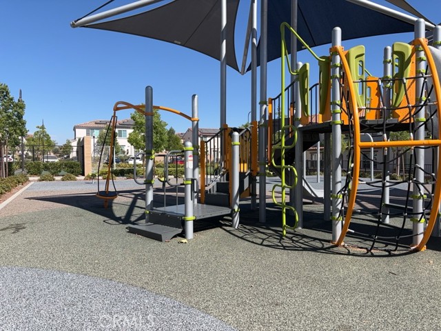 15992 Jaime Lane, Fontana CA: https://media.crmls.org/medias/14a0b19f-a436-4d96-958f-69c754a647bf.jpg