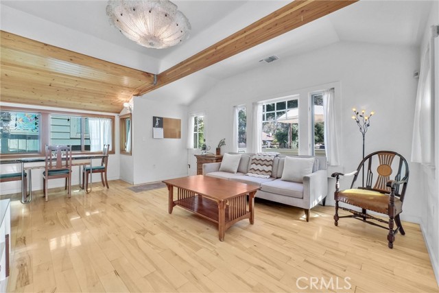 Detail Gallery Image 2 of 30 For 319 W 6th St, Claremont,  CA 91711 - 2 Beds | 2 Baths