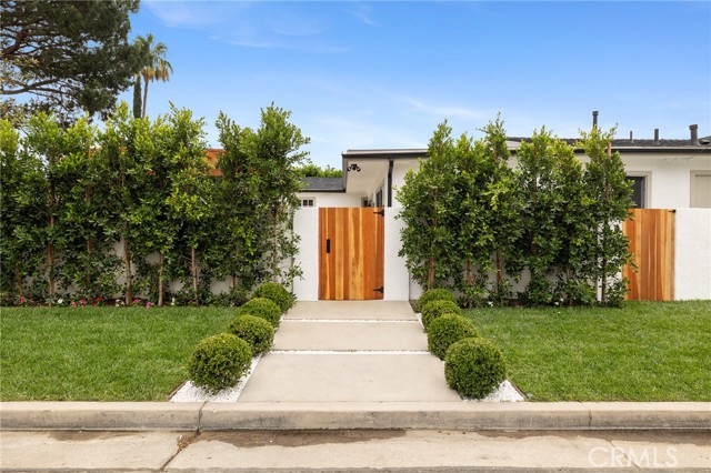 6105 Bellingham Avenue, North Hollywood CA: https://media.crmls.org/medias/14a20a3e-a494-43b2-9cdd-59296e792507.jpg
