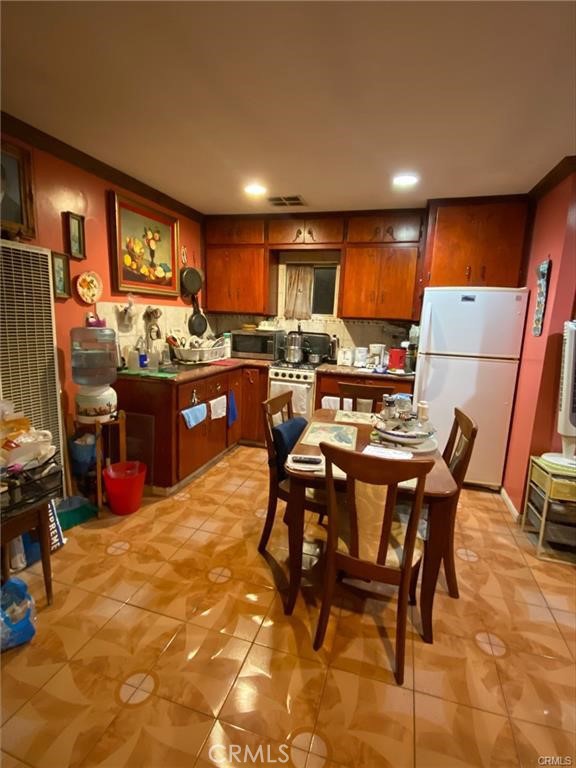 2823 Budau Avenue, Los Angeles CA: https://media.crmls.org/medias/14a23761-c198-4c7f-a1cf-7c8070dedb64.jpg