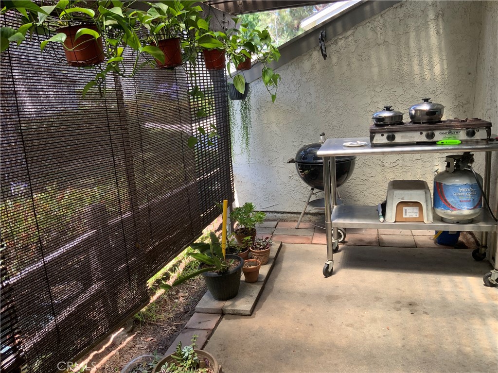 https://media.crmls.org/medias/14a272f6-913e-4725-8e02-11bccb6bde22.jpg?preset=X-Large