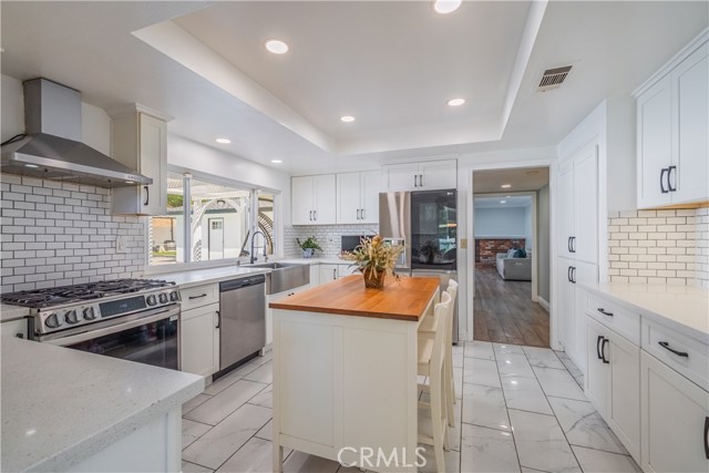 Detail Gallery Image 13 of 49 For 573 N Jalapa, Covina,  CA 91724 - 6 Beds | 3/1 Baths