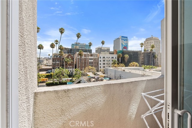 620 S Gramercy Place, Los Angeles CA: https://media.crmls.org/medias/14a4299d-146a-4017-92c3-31323b83e655.jpg