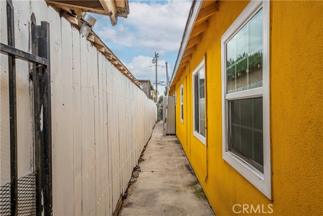 Detail Gallery Image 29 of 44 For 13032 S Main St, Los Angeles,  CA 90061 - 4 Beds | 2 Baths