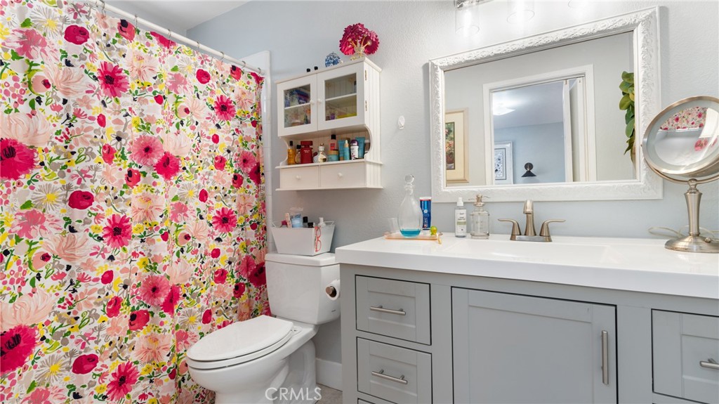 https://media.crmls.org/medias/14a59b14-68dd-4dd4-bed2-264b75237169.jpg?preset=X-Large