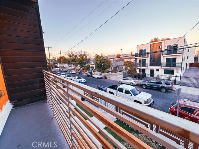 Detail Gallery Image 24 of 33 For 5741 Fulcher Ave, North Hollywood,  CA 91601 - 4 Beds | 4 Baths