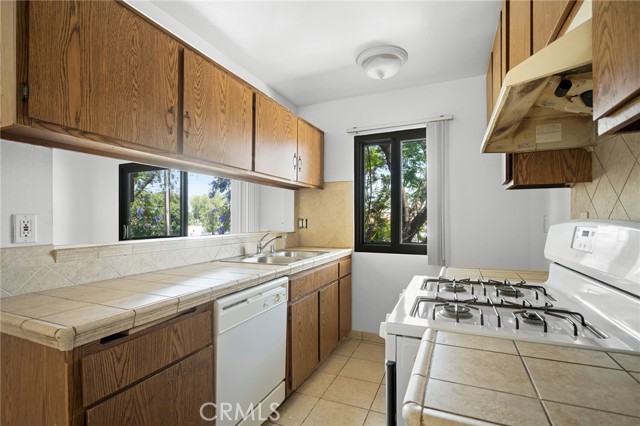 16226 Vanowen Street, Van Nuys CA: https://media.crmls.org/medias/14a66e20-2ff9-4553-bf78-e91f7efbf90d.jpg
