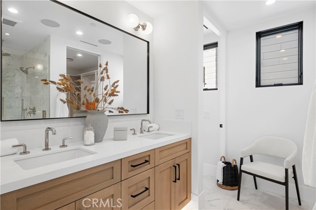 Detail Gallery Image 12 of 21 For 605 1/2 Carnation, Corona Del Mar,  CA 92625 - 2 Beds | 2/1 Baths