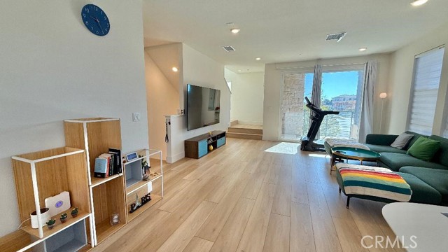 Detail Gallery Image 35 of 44 For 2943 W Lincoln Ave., Unit #1, Anaheim,  CA 92801 - 3 Beds | 2/2 Baths