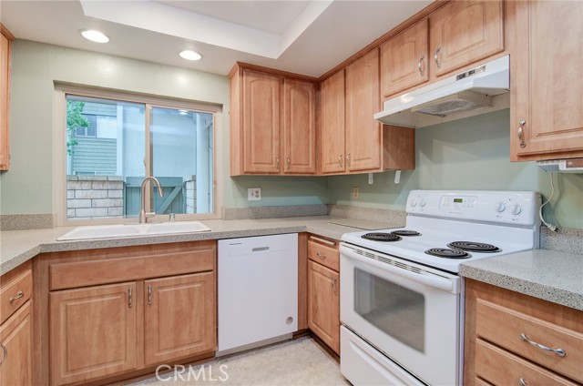 8777 Coral Springs Court, Huntington Beach CA: https://media.crmls.org/medias/14a93be2-4864-40b0-ac8d-5eb3c22d0487.jpg