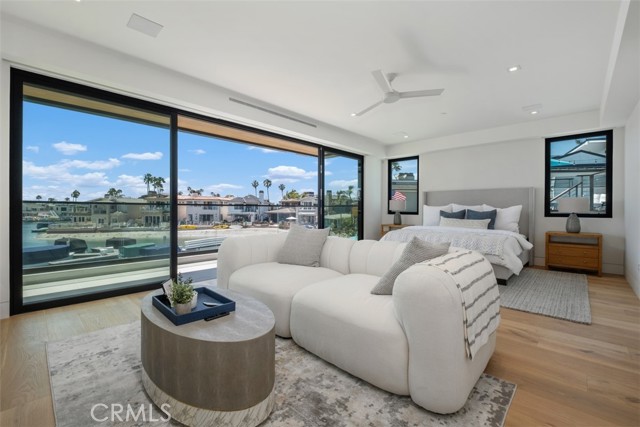 20 Balboa Coves, Newport Beach CA: https://media.crmls.org/medias/14aa024a-a751-4075-b7fd-de98c968f6dd.jpg