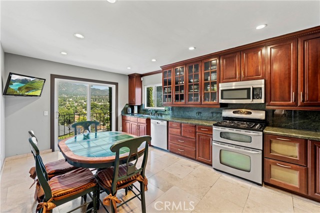 Detail Gallery Image 29 of 59 For 3524 Country Club Dr, Glendale,  CA 91208 - 5 Beds | 4 Baths