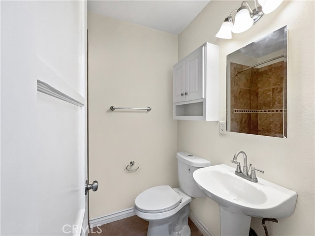 Detail Gallery Image 11 of 18 For 2918 Yearling, Lakewood,  CA 90712 - 2 Beds | 2 Baths