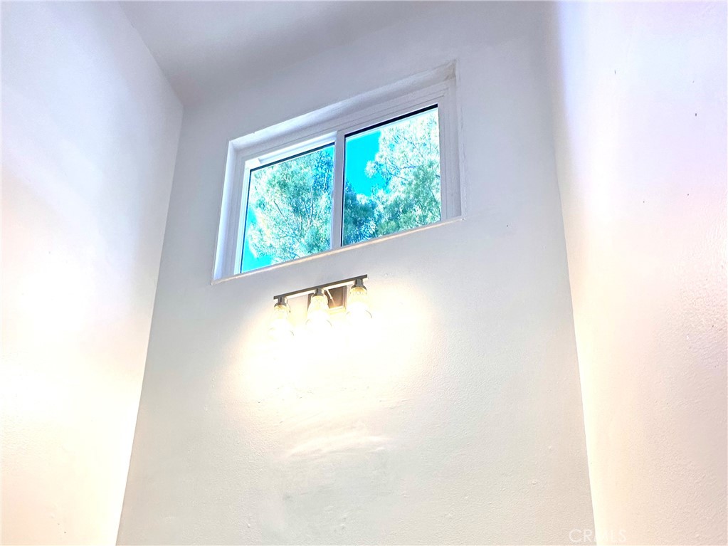 https://media.crmls.org/medias/14aafee8-9fa6-4179-b387-2ccccccb2136.jpg?preset=X-Large