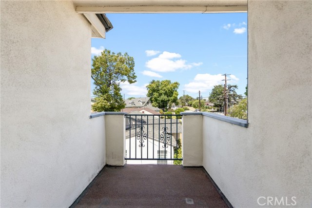 326 E Hellman Avenue, Monterey Park CA: https://media.crmls.org/medias/14aba73c-6e33-41ad-8f15-407d9cd7d51a.jpg