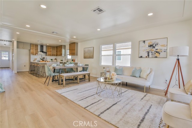 Detail Gallery Image 7 of 39 For 12035 Ramona, Hawthorne,  CA 90250 - 3 Beds | 3 Baths