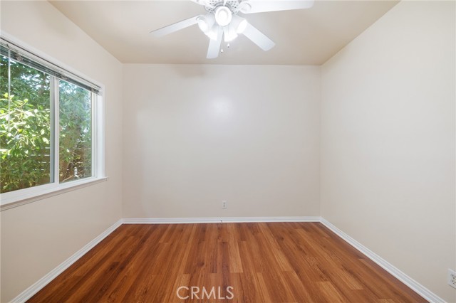 Detail Gallery Image 12 of 34 For 10530 Mcvine Ave, Sunland,  CA 91040 - 2 Beds | 2 Baths