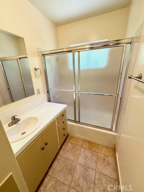 Detail Gallery Image 6 of 7 For 1915 Belmont Ln, Redondo Beach,  CA 90278 - 2 Beds | 1 Baths