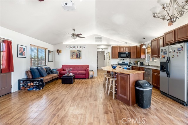 Detail Gallery Image 14 of 56 For 46076 Rustic Canyon Rd, Big Bear City,  CA 92314 - 3 Beds | 2 Baths