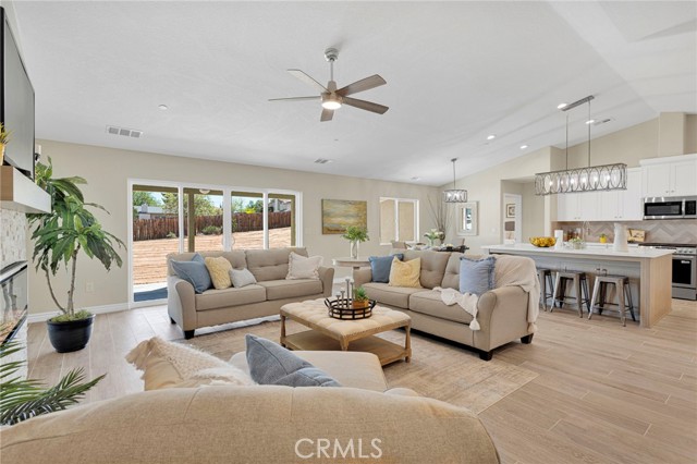 Detail Gallery Image 7 of 63 For 18525 Seaforth, Hesperia,  CA 92345 - 4 Beds | 2/1 Baths