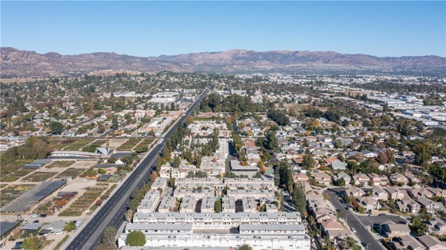 Detail Gallery Image 15 of 23 For 7658 Topanga Canyon Bld #101,  Canoga Park,  CA 91304 - 2 Beds | 3 Baths