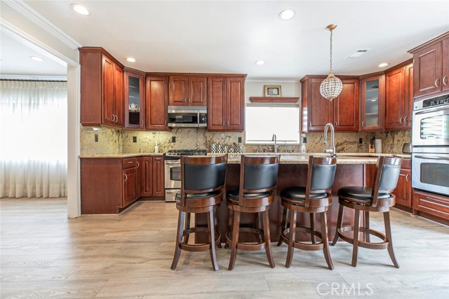 13353 Sylvan Street, Van Nuys CA: https://media.crmls.org/medias/14ae1ab0-73be-41ac-ab39-5a99b1a60e2a.jpg