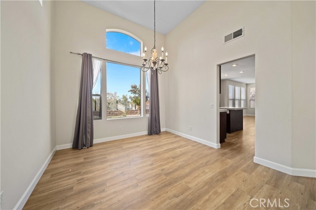 Detail Gallery Image 8 of 39 For 3021 Obsidian Ct, Simi Valley,  CA 93063 - 4 Beds | 2/1 Baths