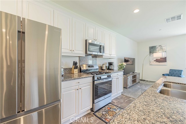 Detail Gallery Image 10 of 36 For 44149 Buckeye Ct, Lancaster,  CA 93536 - 3 Beds | 2 Baths